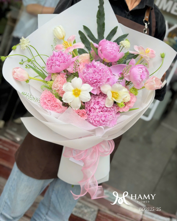 Bó hoa mẫu đơn Sara hồng cao cấp phối Tulip nhập khẩu phong cách sang trọng tại Hamy Flower Hà Nội